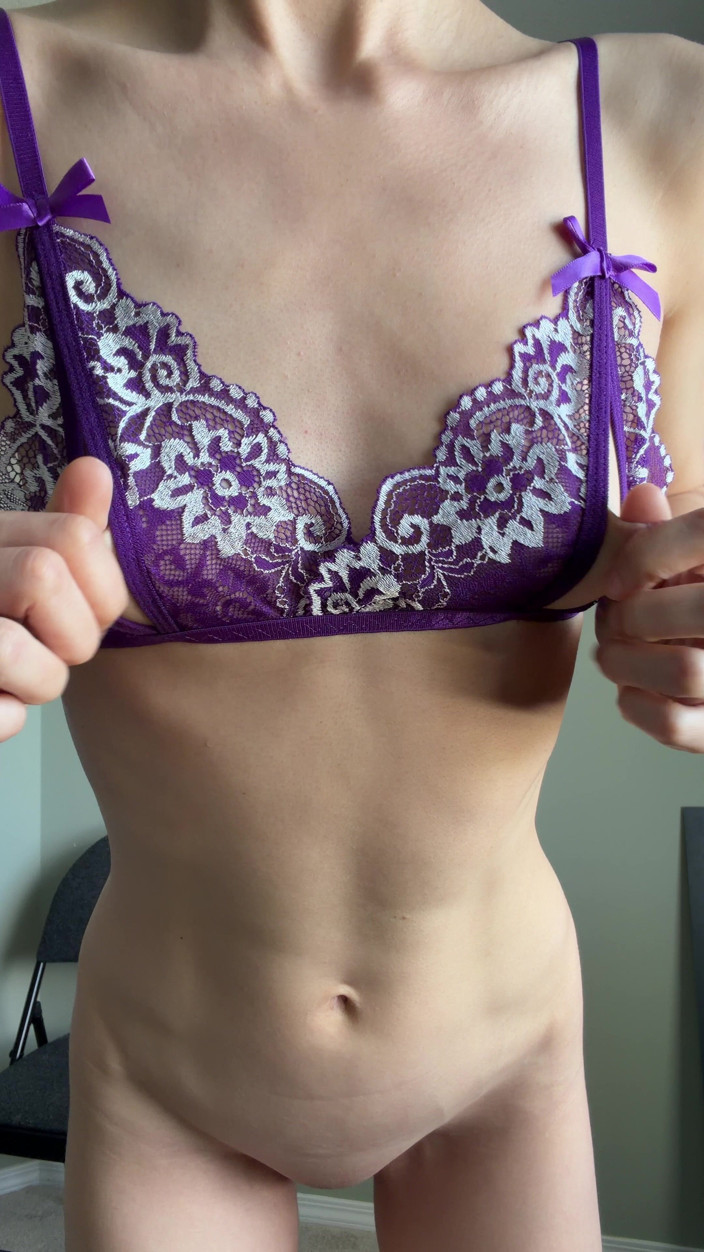 Ms_Emmy_Lynn: Peekaboo podprsenka na hubené fit škádlení
