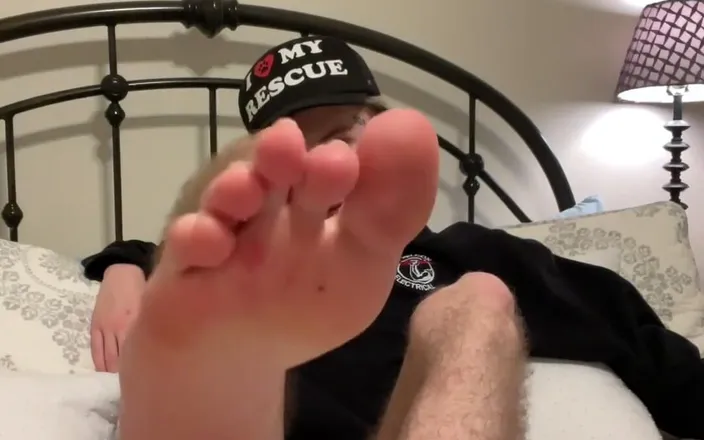 GhostCams: Twink Feet Worship