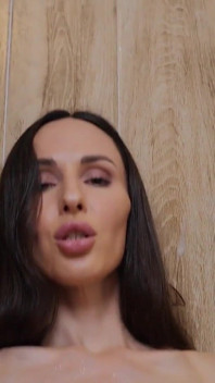 Lilu Moon yang sangat rendam melancap dengan womanizer & orgasme yang kuat seperti si jalang