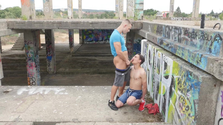 Kinky Twink: Twink döl sürtüğü alıyor