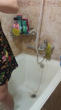 Pussy Und Arsch Masturbation in Badezimmer