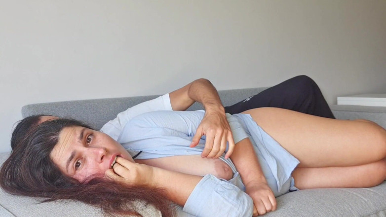 ExpressiaGirl: Şok oldum! Üvey oğul kocasının yokluğunda olduğunu düşünerek üvey annesinin içine boşalıyor