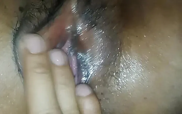 Mom24: Desi Bhabbi Wet Pussy Fingering