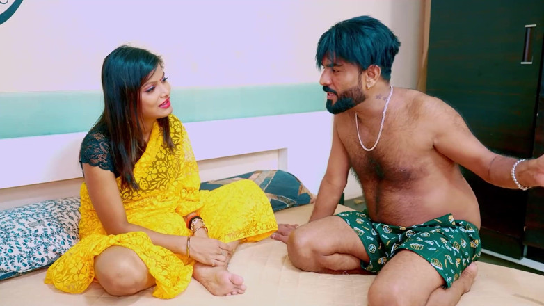 Mr Entertainer: Indian Hot Bhabhi Masturbate Her Pussy in the Bedroom
