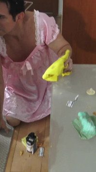 Giantess Girls Houseslave