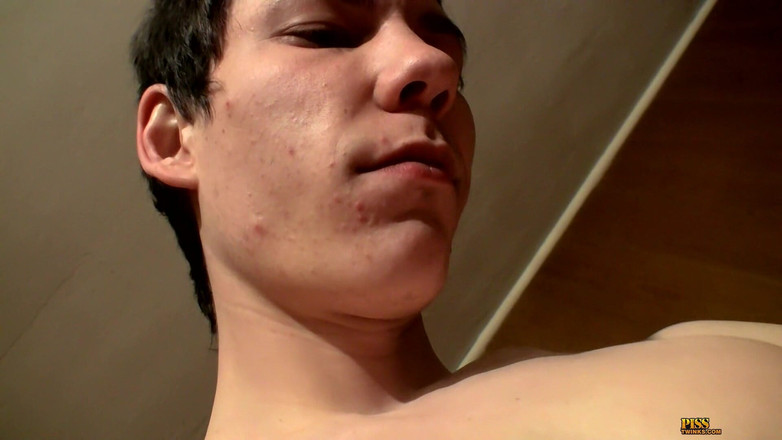 Piss Twinks: クーパーが瓶に尿を入れる