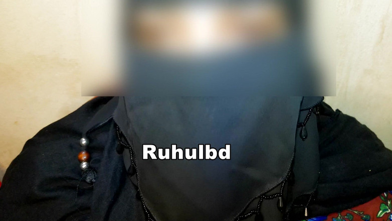 Ruhulbd: Una chica vestida de burqa de Arabia Saudita viene a...