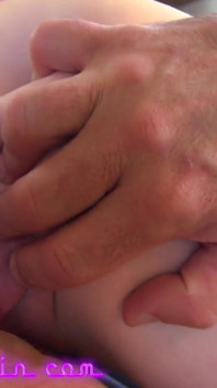 Sexy 18-jährige hat mehrere orgasmen beim ficken mit altem mann