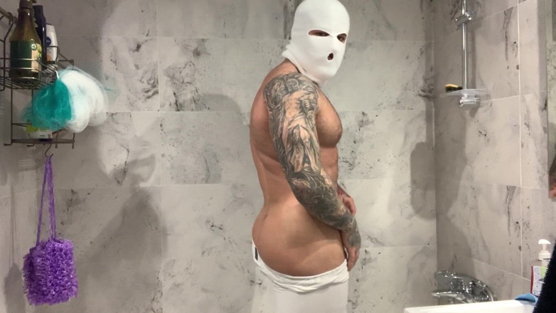Maximus Barmin: Gemaskerde spieren onder de douche