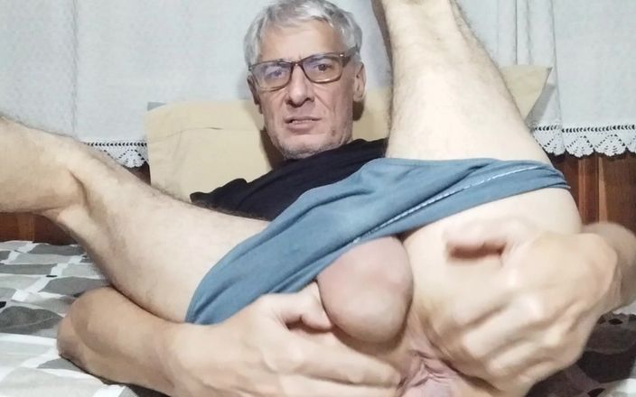 Big uncut hard cock: Yakışıklı adam göt deliğini ıslak, sıkı ve pembe bir şekilde sikiyor