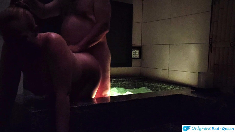 Red Queen: Japoneză Love Hotel Open Air Spa Bath - înregistrare sexuală romantică de...