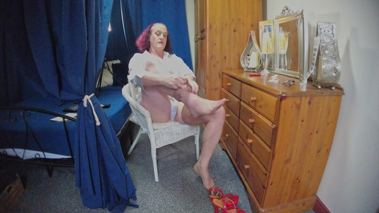 Mistress Jodie May: Plně oblečená blikající sekretářka