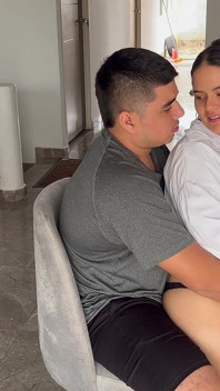 Mi Amiga La Latina Me Invita a Follarla Con Sus Ricas Nalgas