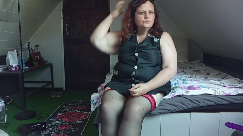 tammara big: Thick Smock Housewife