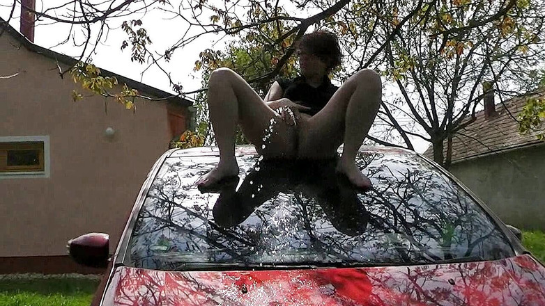 Popp Sylvie: Estoy meando en mi auto