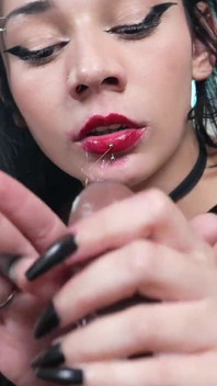 Vent'anni, ragazza timida scopata nella figa