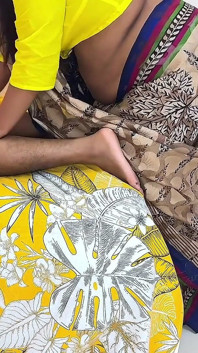 Indisk desi het styvmamma vill ha grovt knull från styvsonens vän, när han vilar på sängen!