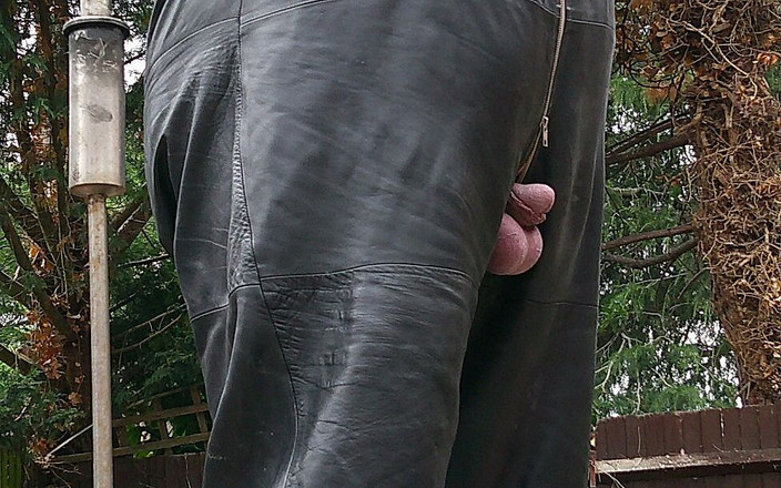 Leatherman63: 자지와 공을 보여주는 가죽