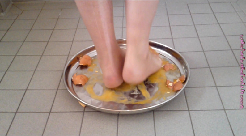 Carmen_Nylonjunge: Crush the raw eggs and piss ** nylon foot crushing **