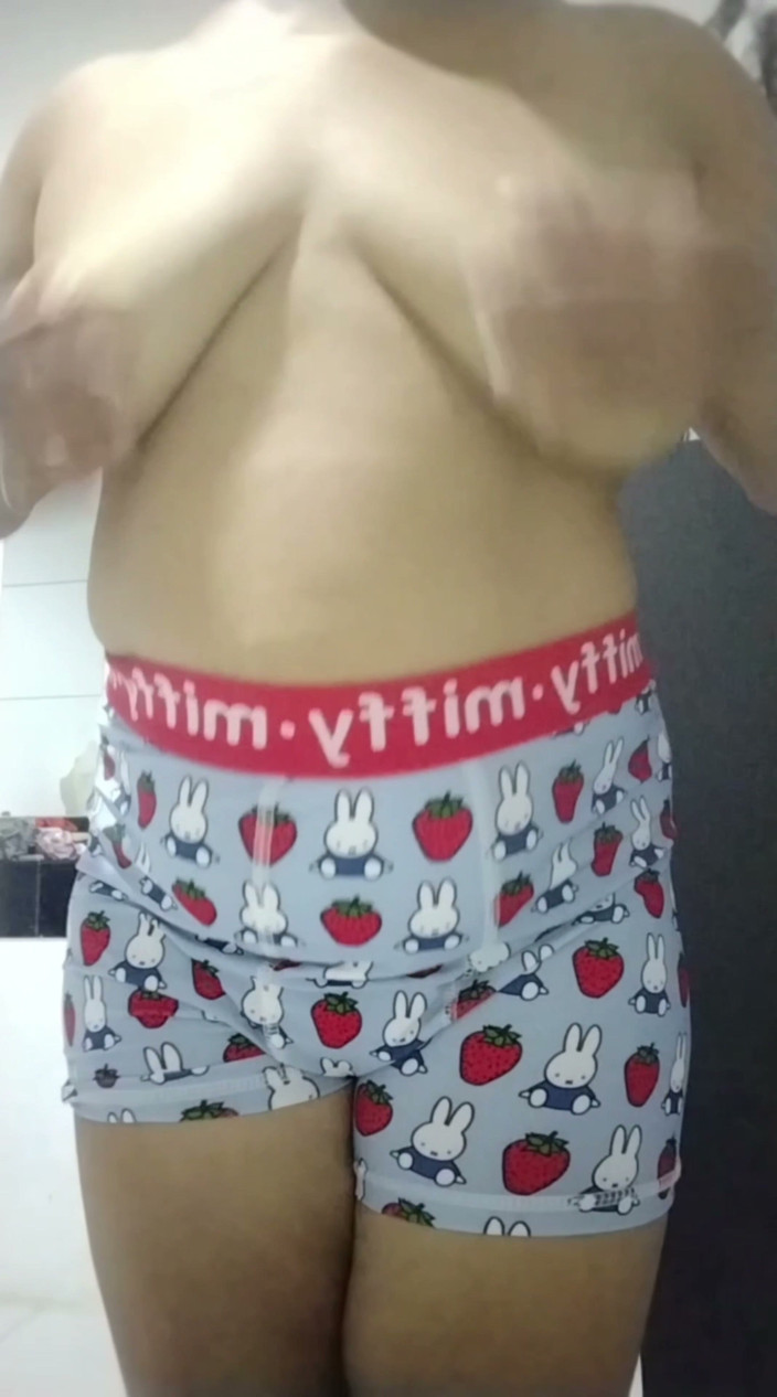 Creamyjoy: Mamă sexy filipineză, jucându-se în sutienul ei Miffy și chiloți