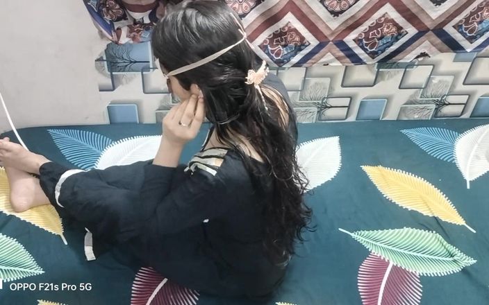 Hot Indian Aunty: Coppia di arrapate che fanno sesso hardcore di notte