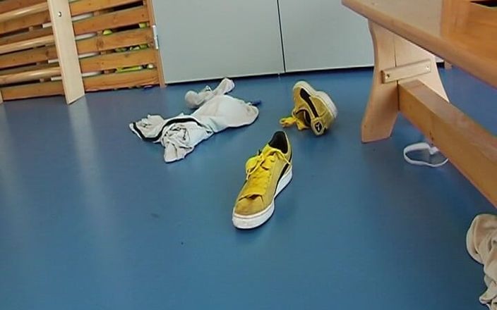Planete Francaise: Ragazza francese scopata nel culo dal suo allenatore in palestra