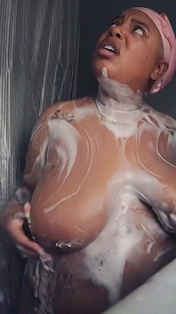 Dea bbw tette doccia