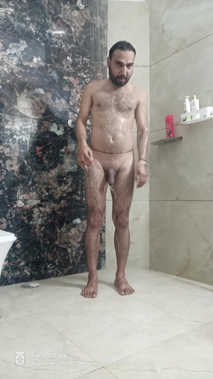 Rajasthani-old-lover: Un beau-père policier indien prend une douche