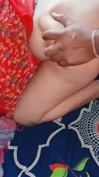 Detailní záběr na tvrdé šukání indické desi holky sex