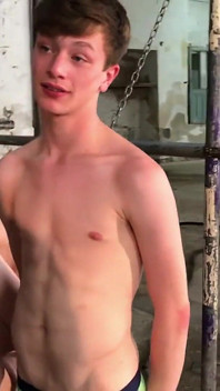 물로 가득 찬 어린 멍청한 3부 1부