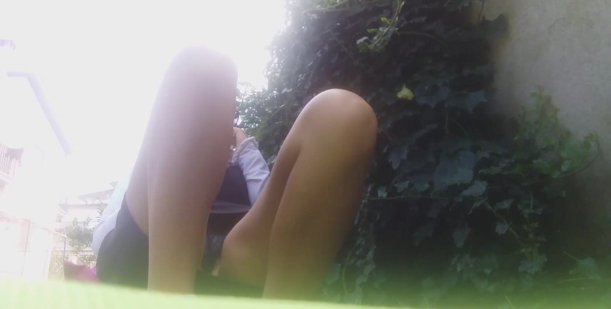 savannahamatoriale: M. mea se în grădină! Ce răutăcios! și apoi o atinge...