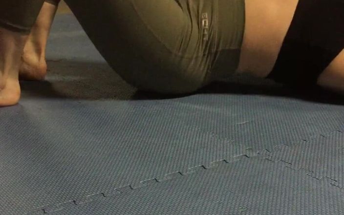 Michellexm: Тренування красуні та її жорсткої м'язової дупи - частина 20