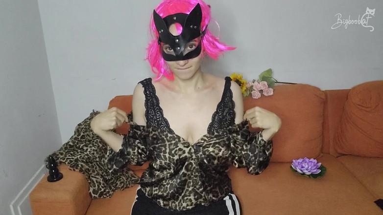 BigBoobCat: Užijte si moje velká přírodní prsa a smyslnou masku kundičky...