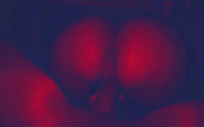 Big666dick: 큰 엉덩이의 배다른 여동생이 나를 따먹어