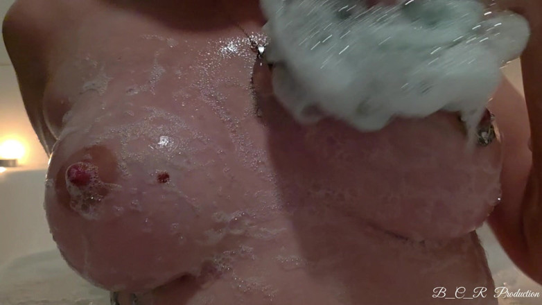 Malou-Nu: Заборонена Солодка Пристрасть У Пінній Ванні