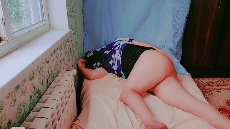 Kitty_Cross: Heißer-striptease in der Öffentlichkeit im garten