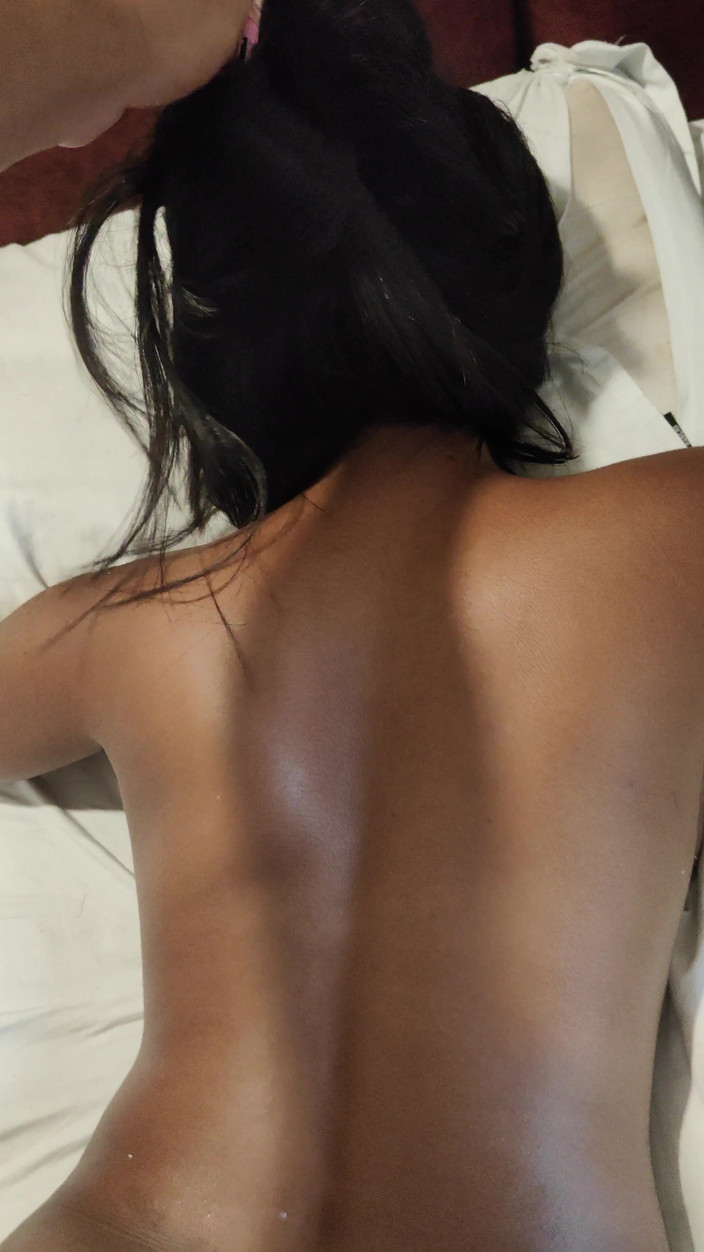 Elita09: マッサージ師との初めてのセックスビデオ