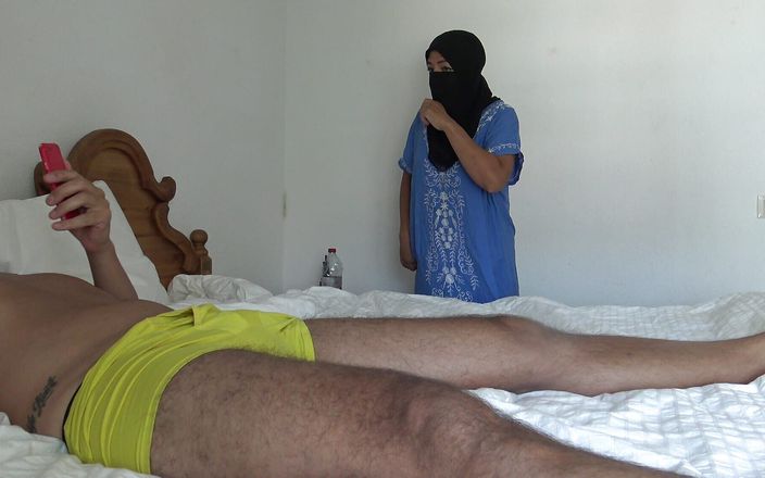 Souzan Halabi: Madura madrasta muçulmana me pegou me masturbando