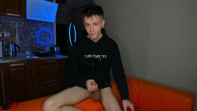 Morflot24: 폭발 사정할 때까지 거대한 자지를 빨아주는 발정난 대학 트윈크