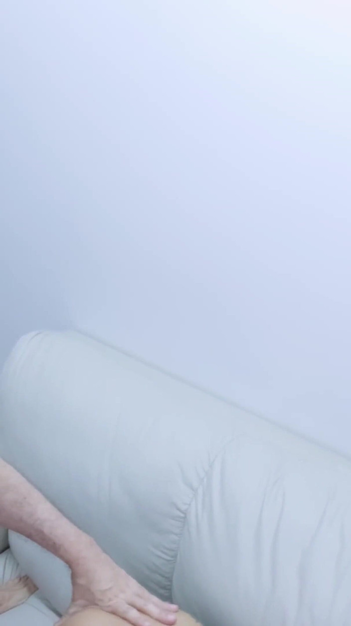 Go Porn: 背の高いホットなブルネットの女性との激しいアナルセックス