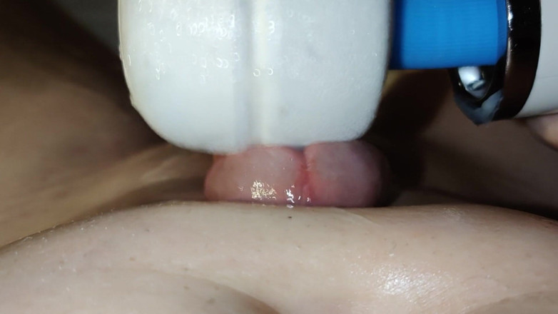 Big Daddy Dommmm: Close up with hitachi wand vibrating cum out of my...