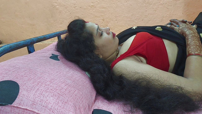 Sona bhabhi: Mia moglie sexy vuole baciare e unirsi alla scopata hardcore...