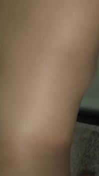 Internet hook-up: istri dengan toket besar lagi asik ngusap memek muncratnya - close-up 3