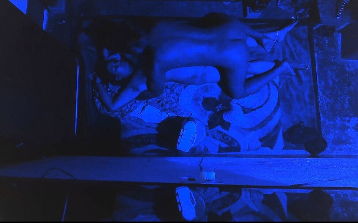 Busty Banuu: Индийская пара трахается ночью