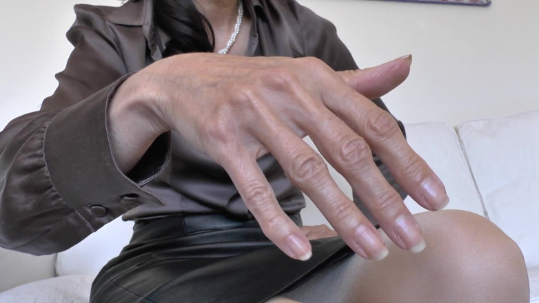 Lady Victoria Valente: Tangan elegan dan kuku asli, dipersembahkan oleh lady victoria valente