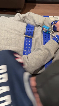 Twink mit gesicht nach unten arsch spielen und sondieren