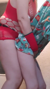 Moje macecha mi dala sexy kundičku na Nový rok (překvapení od mé macechy s připínákem)
