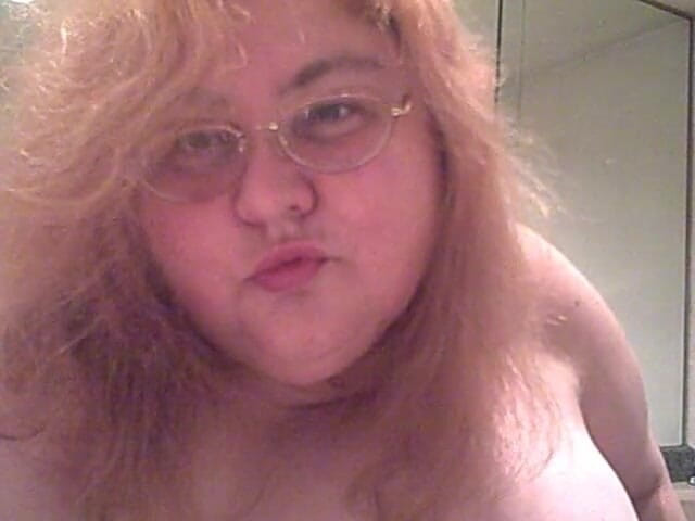 BBW nurse Vicki adventures with friends: Tante semok rambut merah lagi asik nyepong kontol sambil bugil