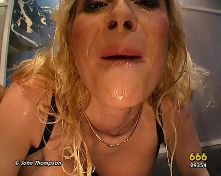 GGG John Thompson Classic Retro: GGG - ピス・ケーニギン レトロ・ピッシング・クイーン・オルギー