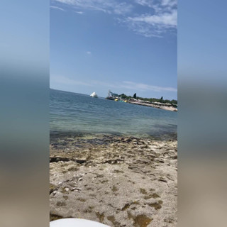 Spuirtcouplexxxx: Ragazza in forma squirta sulla spiaggia di Valalta, Punta Kriz,...